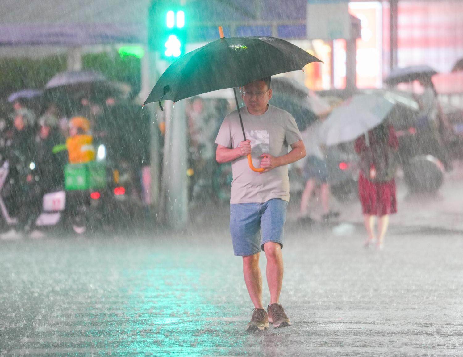 温度记｜上班上学当心“雨拦路”！广东今日仍有较强降雨(图1)