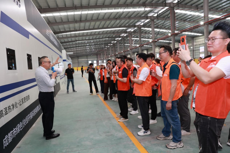 踔厉奋发新征程华南地区首条热康板生产线在贵港市港南区正式投产(图3)