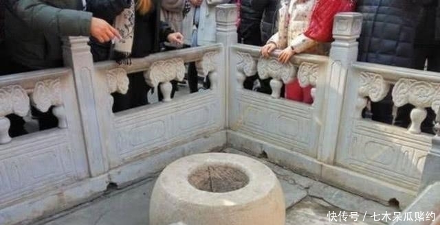 故宫的深井里宝物堆积如山为何不下去打捞：专家说了四个字(图1)