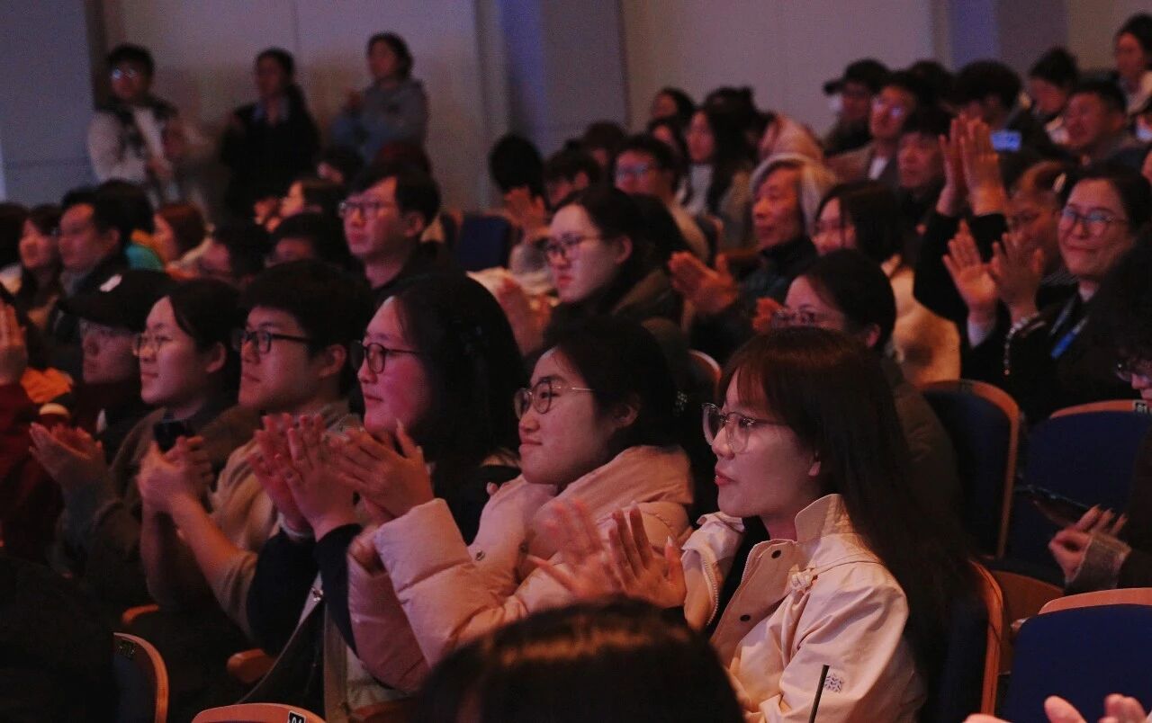 “文化的力量让文化遗产资源活起来”中国文物学会专家委员会主任单霁翔在同济大学开讲(图3)